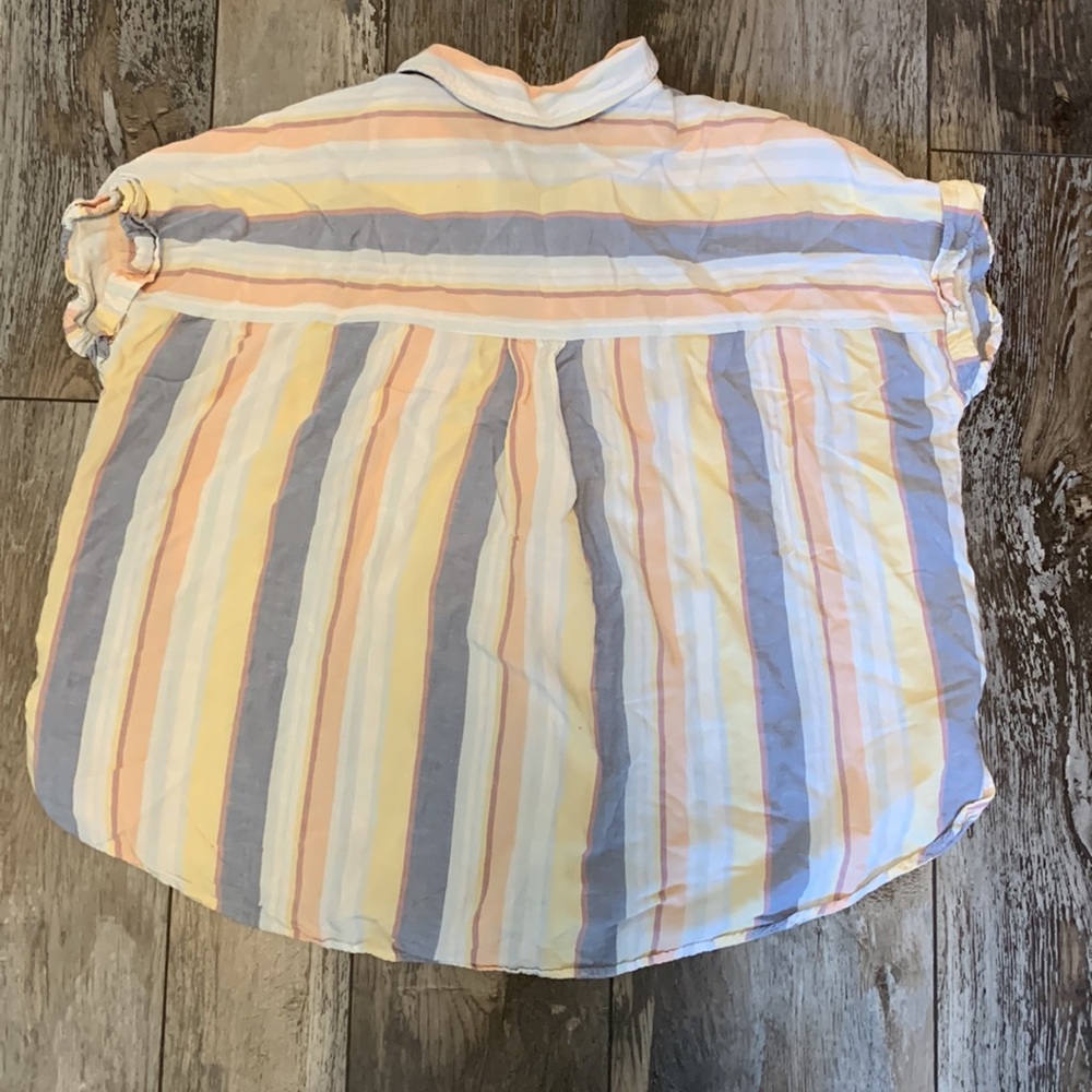 Button up Tee - Picture 7 of 7